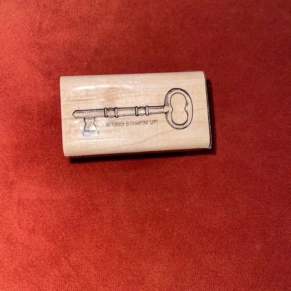 Key 🔑 - Picture 2 of 3